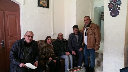 Des colons israéliens menacent le Palestinien qui a filmé l'exécution à al-Khalil
